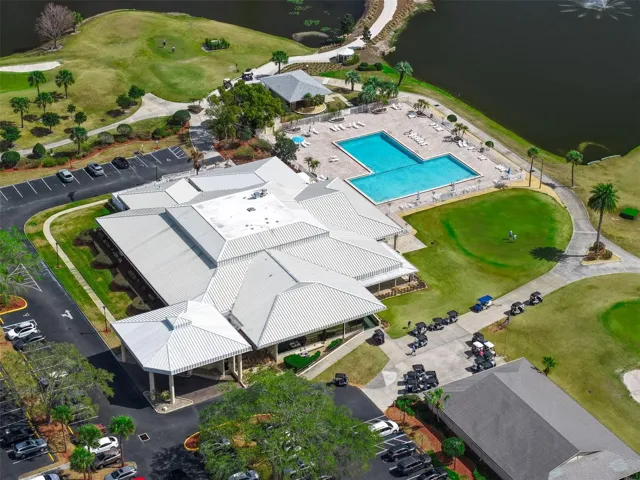 Clubhouse with restaurant, bar and pro-shop