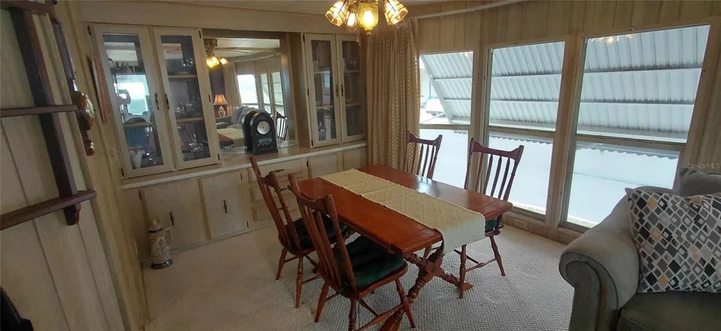 Dining/Hutch
