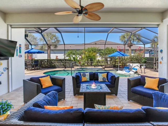 Lanai overlooking pool
