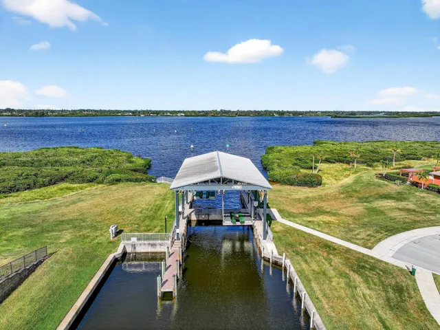 oat Lift to get to Manatee River