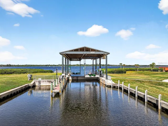Boat Lift to get to Manatee River