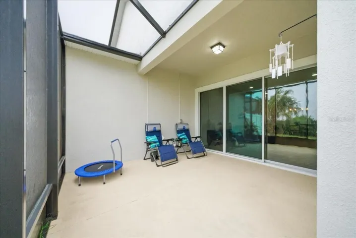 Screened Rear Patio