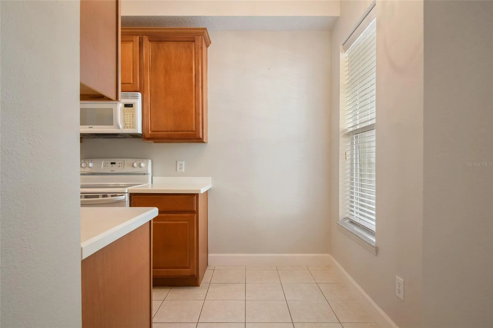 SMALL BREAKFAST NOOK IN THE KITCHEN