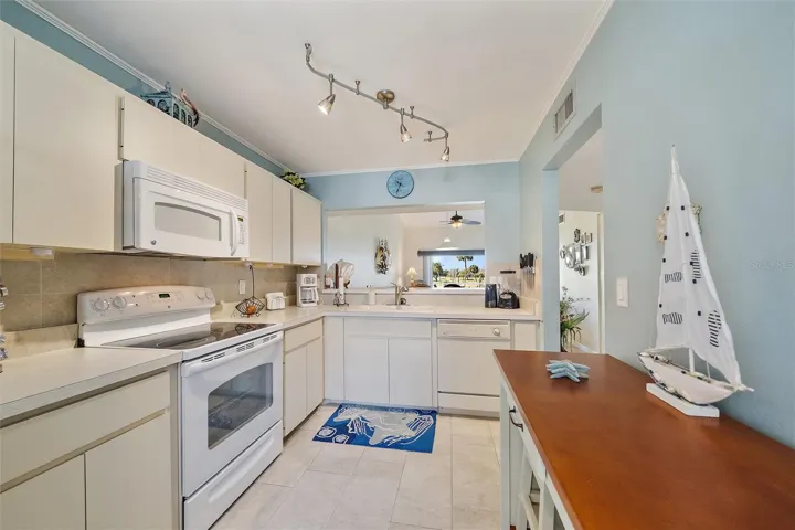 Big kitchen!