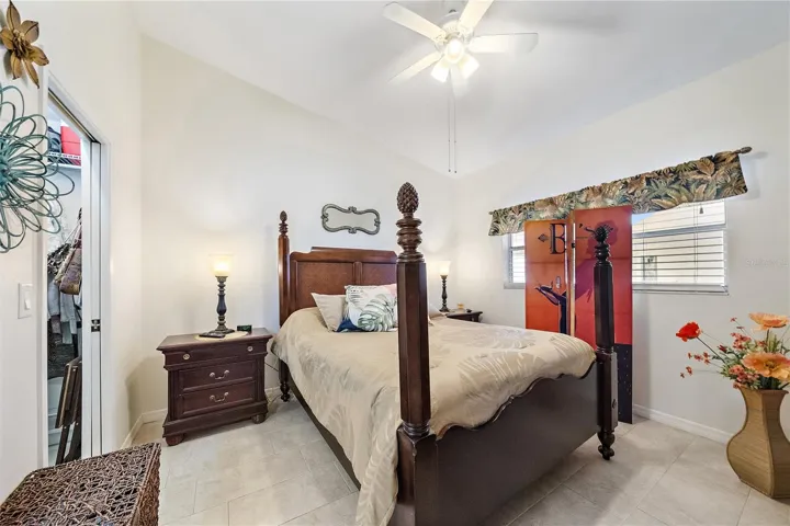 good sized bedroom