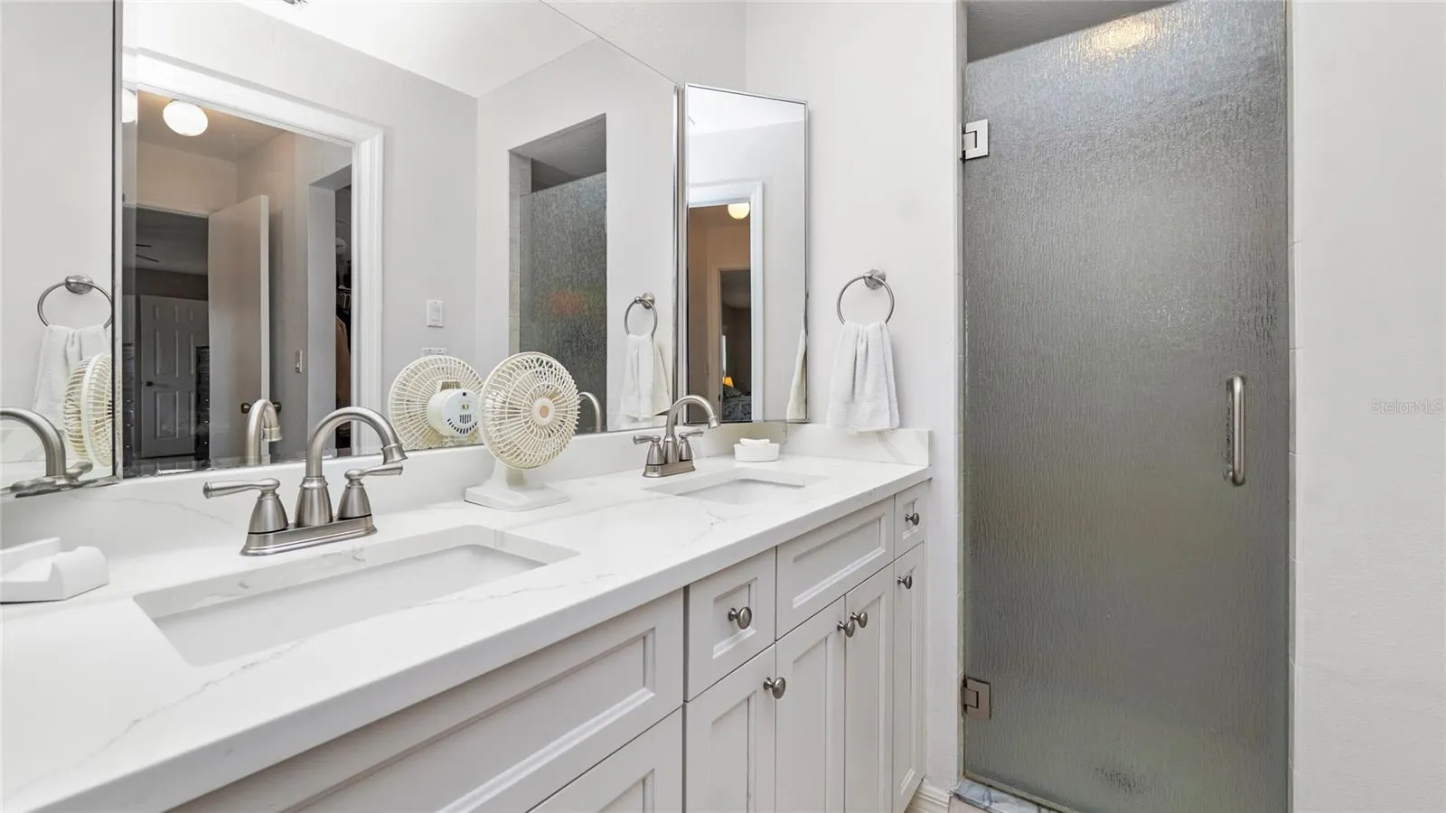 Dual sink bathroom