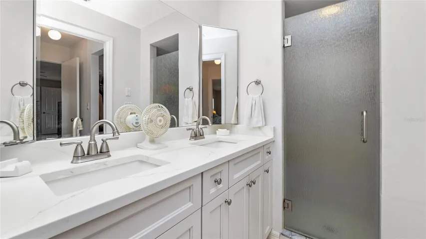 Dual sink bathroom