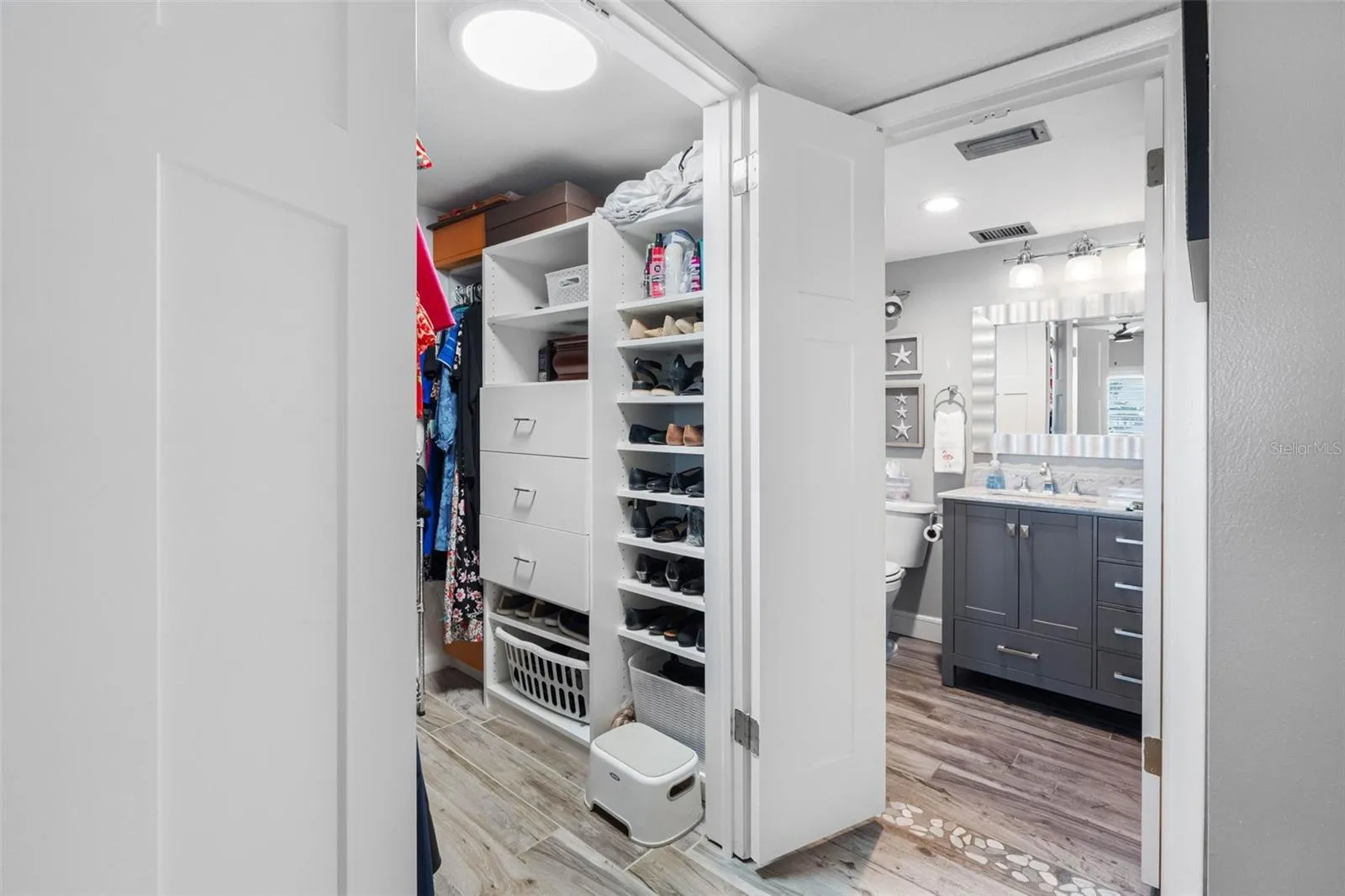 Walk-in Closet