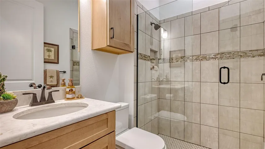 Guest bath 3