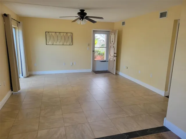 Liv Rm