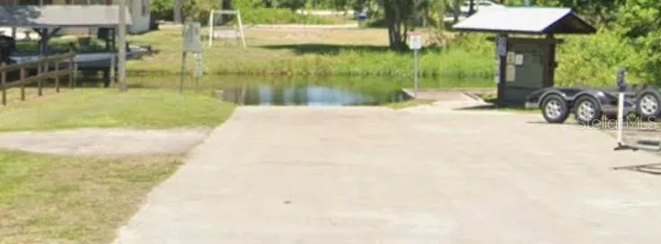 Visit the Rutledge public boat ramp to navigate on Lake Istokpoga.