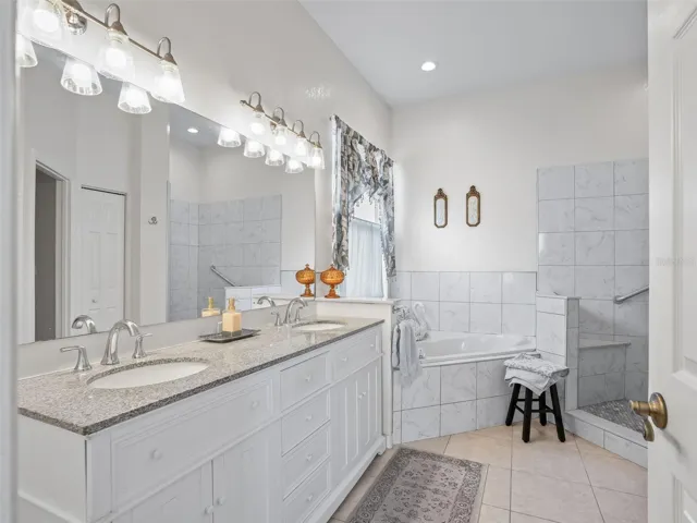 2 Sink Vanity w/Granite Countertop
