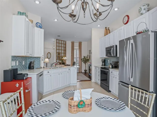 Kitchen w/Pantry