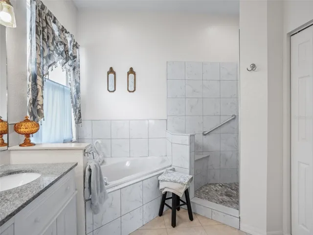 Soaking Tub & Tiled Walk in Shower