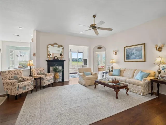 Living area w/access to Florida Rm