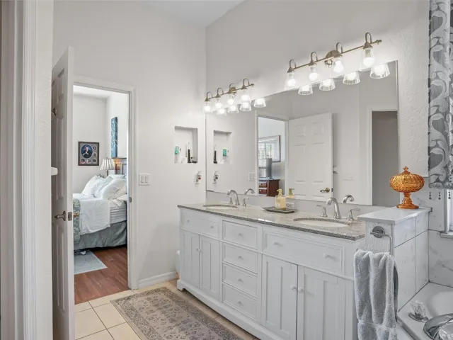 2 Sink Vanity w/Granite Countertop