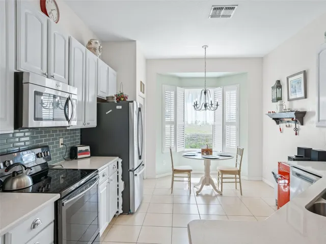 Quartz Countertops & Stainless Appliances