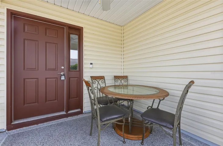 front porch/lanai
