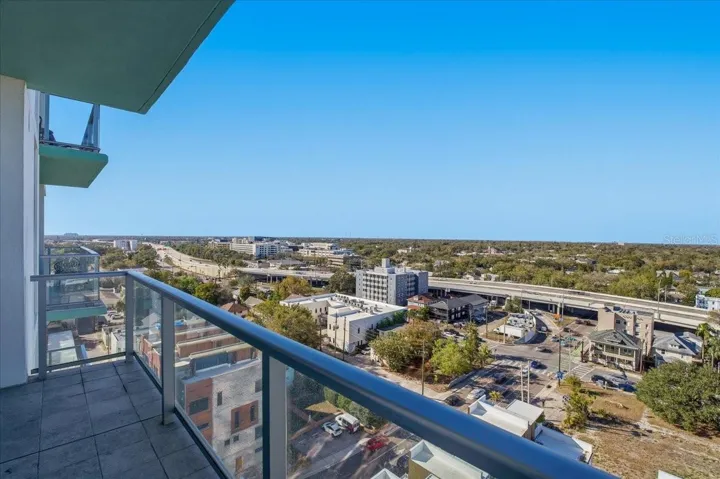 BEAUTIFUL CITY VIEWS OF DOWNTOWN ST PETE!