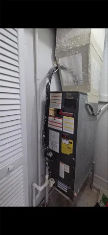 A/C UNIT CLOSET