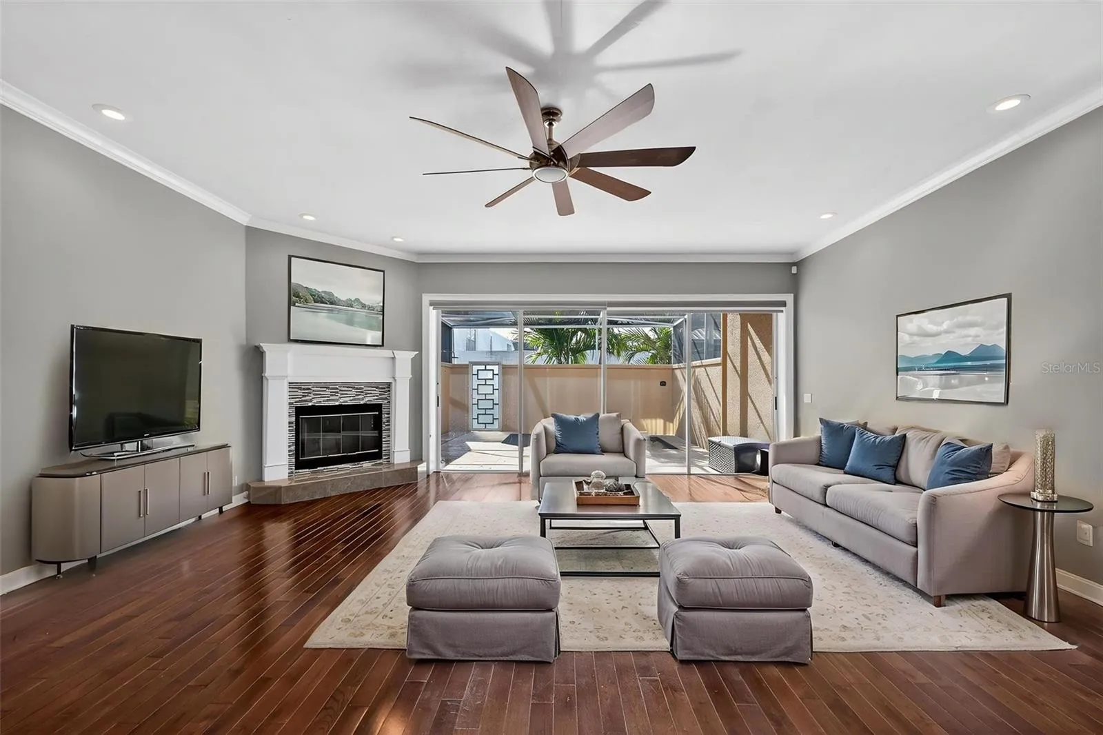 Virtually Stages Great/Living Room