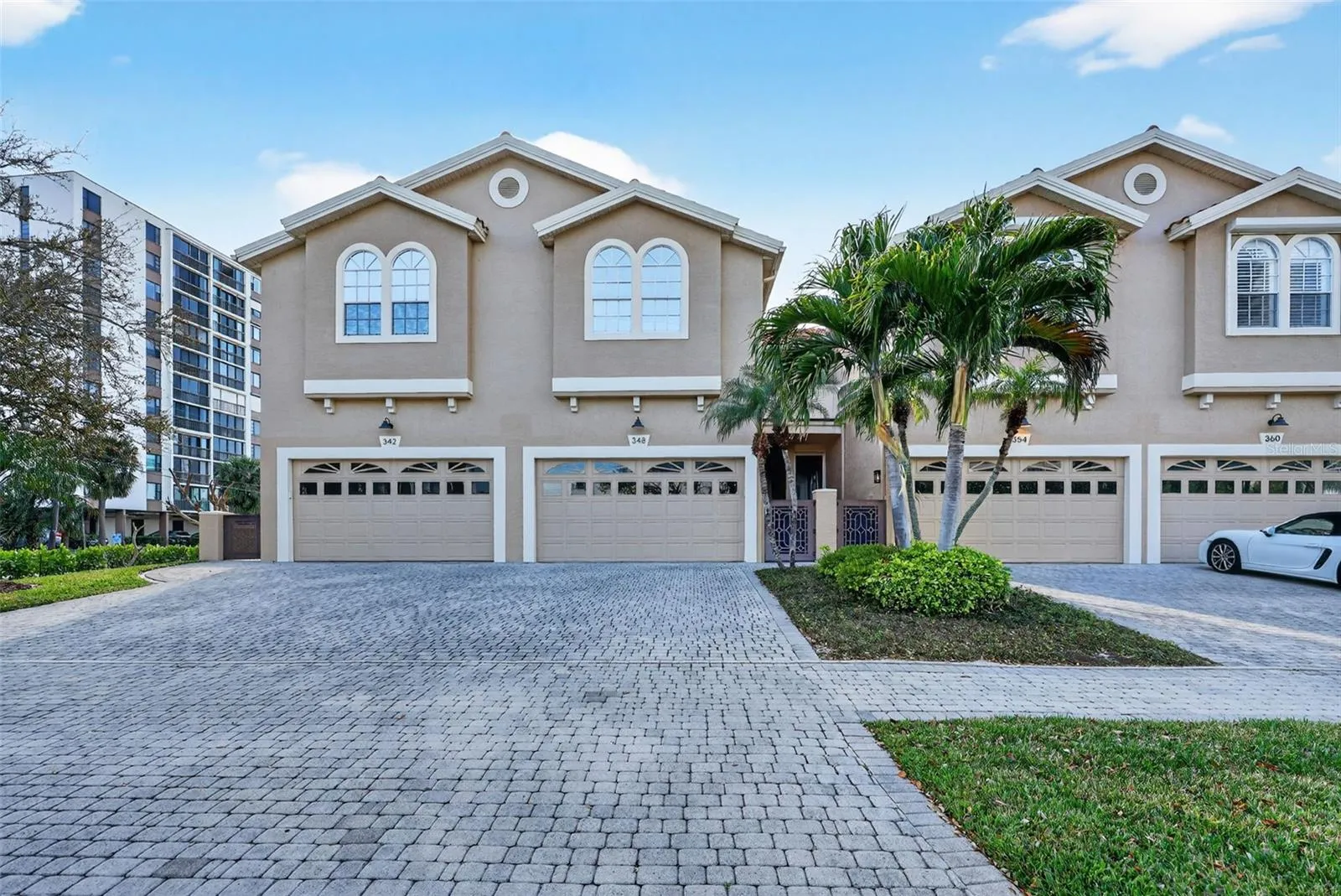 348 Larboard is inviting and in a small community of 6 homes.