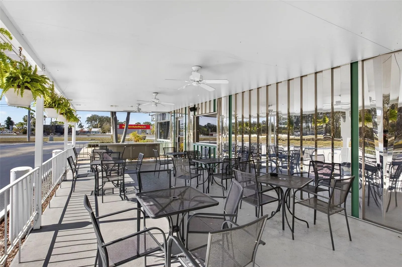 Outdoor seating area at fully operational 4,155 SF restaurant on US-27 in Sebring, Florida