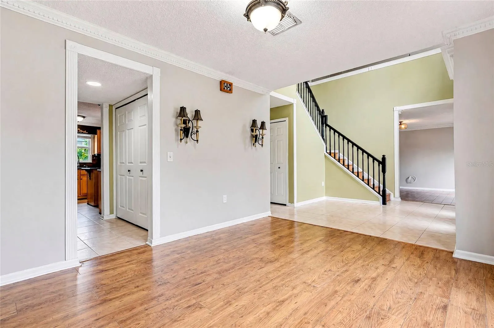 Dining Room/Foyer
