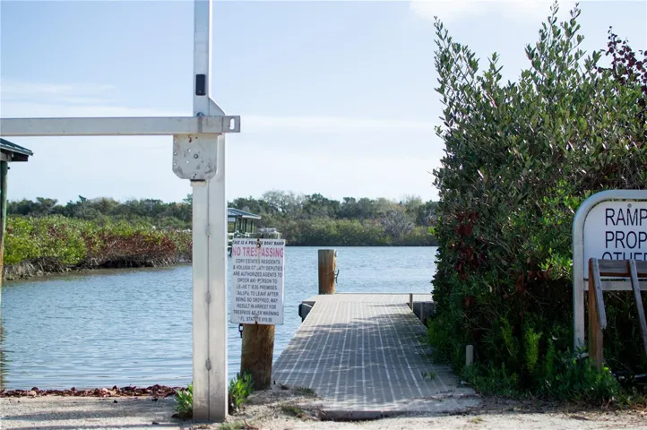Boat ramp dock