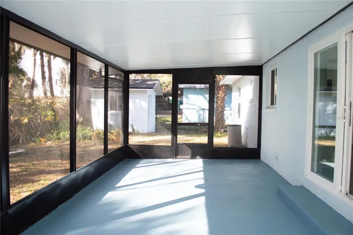Screen porch