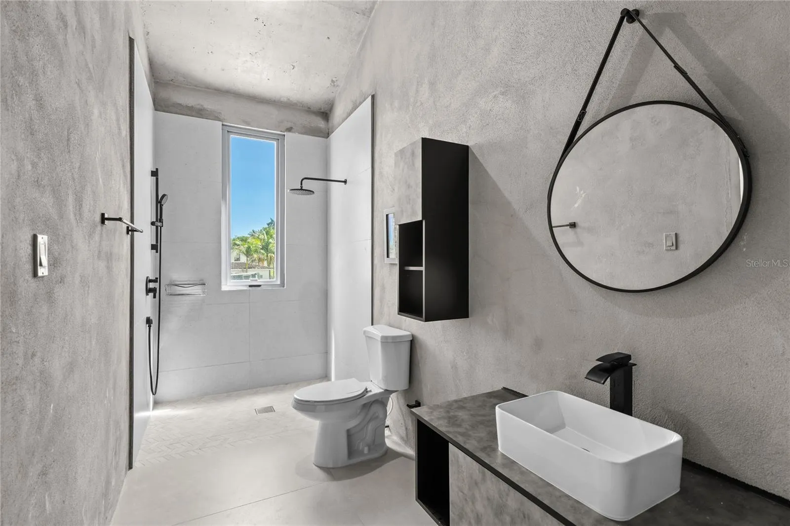 2nd Bedroom - Ensuite Bath