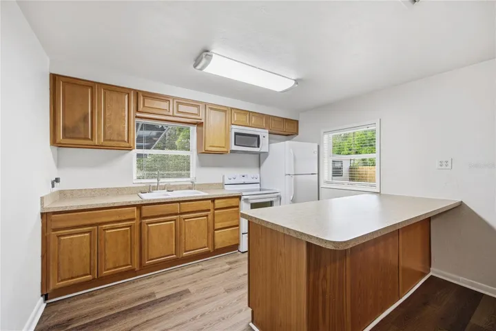 Large kitchen with Breakfast bar