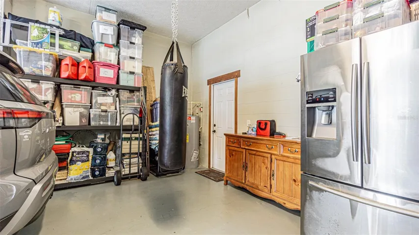 Extra Space for Storage, Workbenchs
