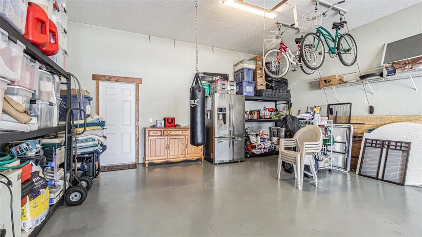 Extra Space for Storage, Workbenchs