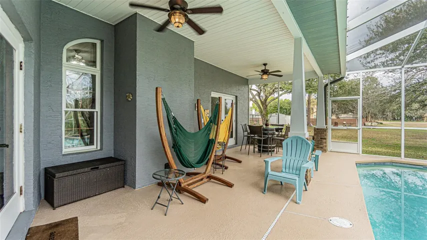 Relaxing covered Lanai area