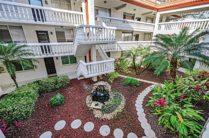 GORGEOUS COURTYARD LANDSCAPING