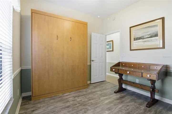 2nd bedroom w/murphy bed up