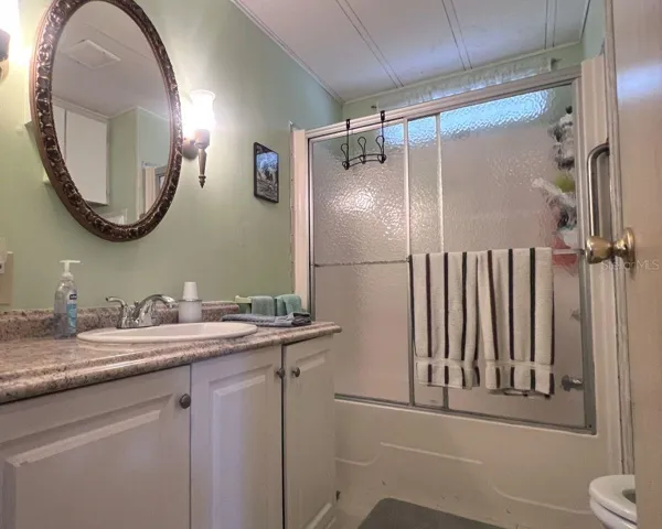 guest bathroom with shower/tub combo