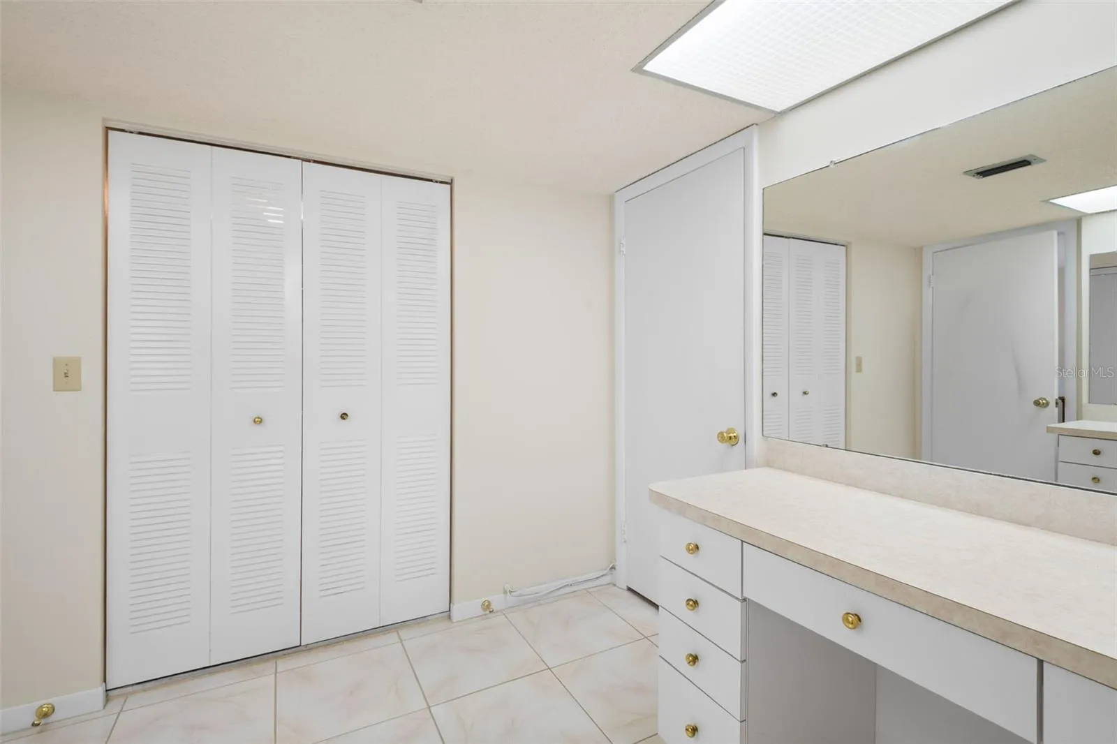 Spacious ensuite primary bath, with two vanities and a walk-in closet