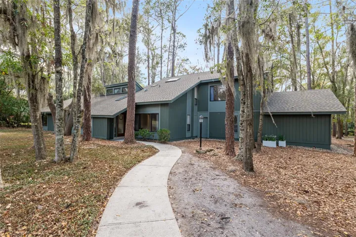 ARCHITECT DESIGNED CONTEMPORARY IN GAINESVILLE COUNTRY CLUB