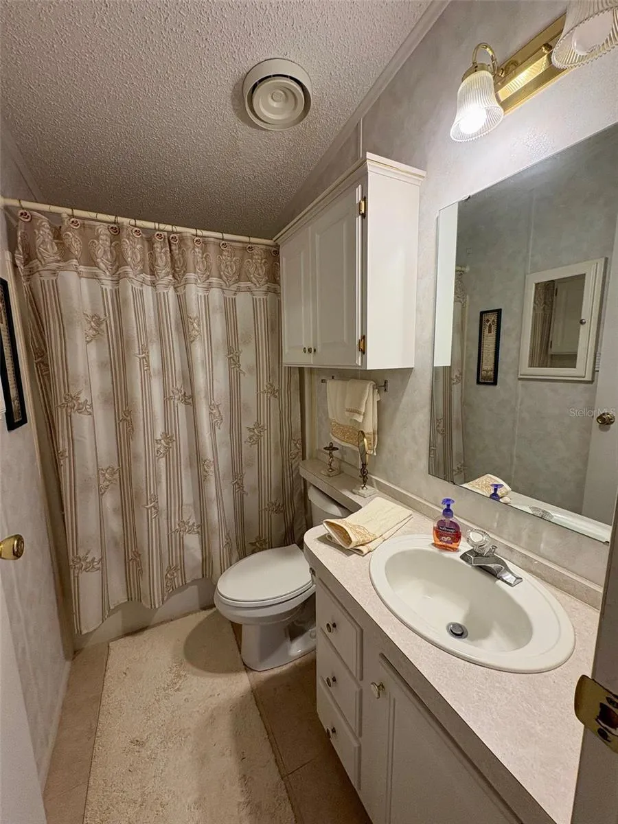 2nd Bath / Tub -Shower