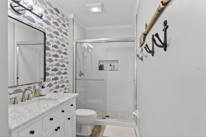 En-suite primary bathroom