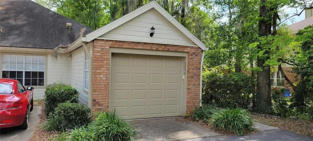 End unit w/garage