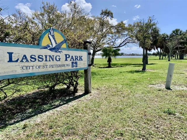 Lassing Park is two blocks east and on Tampa Bay. Fish, picnic, sunbathe on the beach or simply relax.