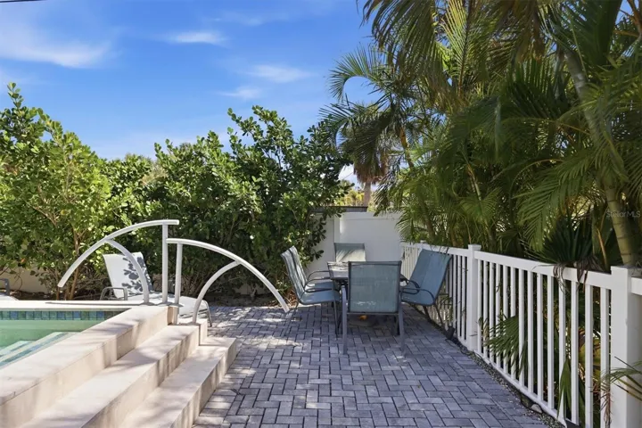Outdoor seating for dining al fresco!