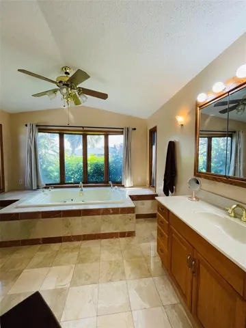 MASTER BATH GARDEN TUB