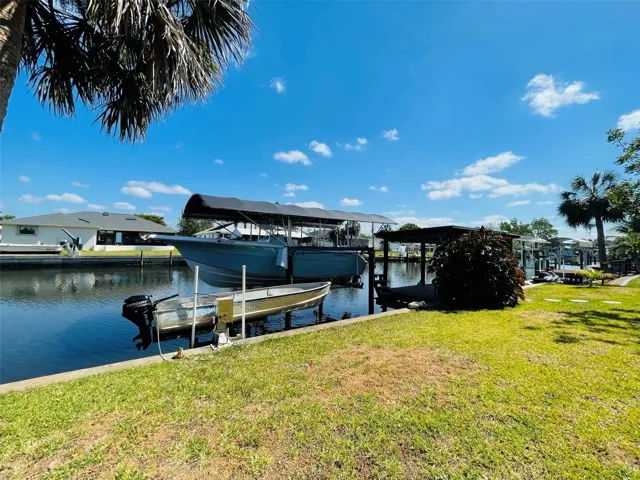 BOAT LIFT