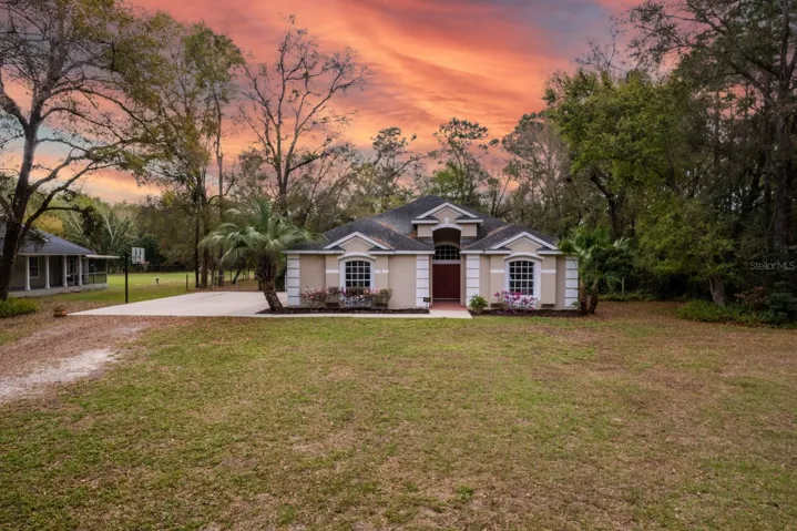 Home sits on 1+acre