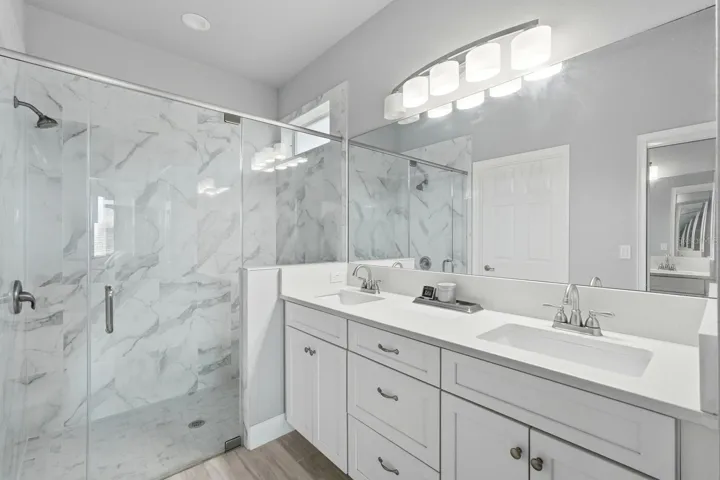 Primary Bath w Shower