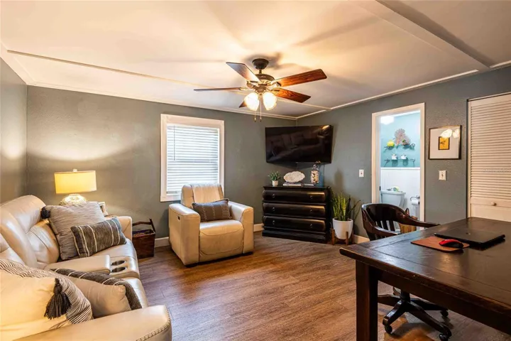 1st floor  Primary bedroom/Family